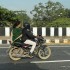 Spotkanie na Przeleczy Zlot w Himalajach Pierwszy Etap - 16 Jak jezdza pasazerowie motocykli w Indiach